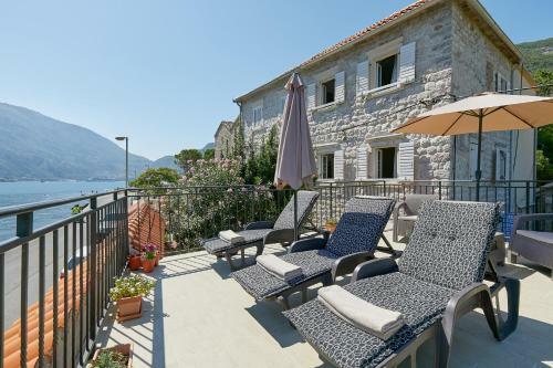 Hostal Mediterranean Holiday House & Apartments