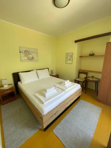Hostal Mediterranean Holiday House & Apartments