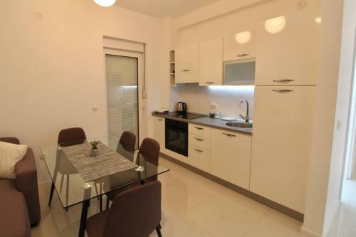 Apartamento Modern Apt In Dobrota W/ Great Bay Views
