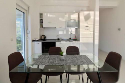 Apartamento Modern Apt In Dobrota W/ Great Bay Views
