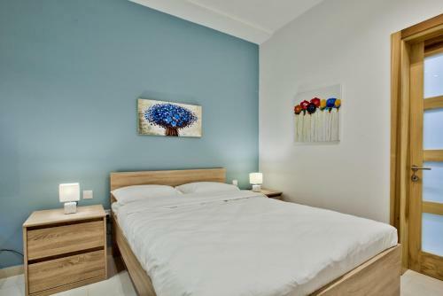 Bright & Spacious 3 Bedroom Apartment In Mellieha
