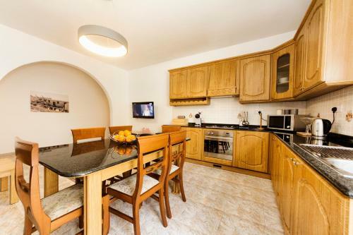 Central 3 Bedroom Entire Apartment Msida
