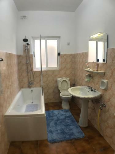 Corner Townhouse 1km From University