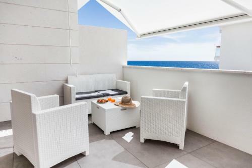 Calabona's Promenade Apartment