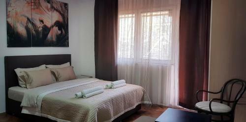 Hostal The House Apartments & Guest Rooms