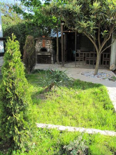 Hostal The House Apartments & Guest Rooms