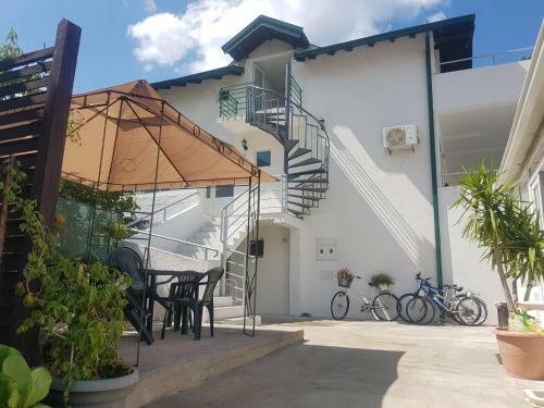Hostal Villa Lana