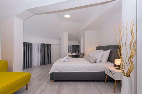 Casa Di Vall City Apartments