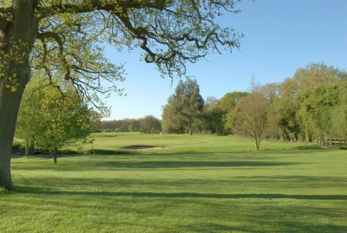 Hotel Blacknest Golf And Country Club