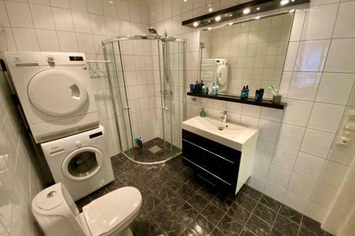 Nice And Central Apartment In Quiet Area