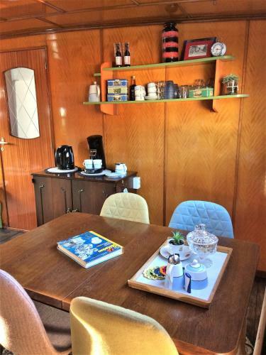 B&B Woonschip Robbedoes