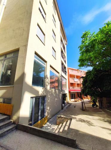 Petrovac Mmdda ( Front Beach Apartment )