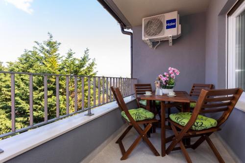 Apartments Elina And Joel With Terrace