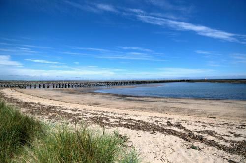The Anchorage - Sea Views And Beach On Doorstep