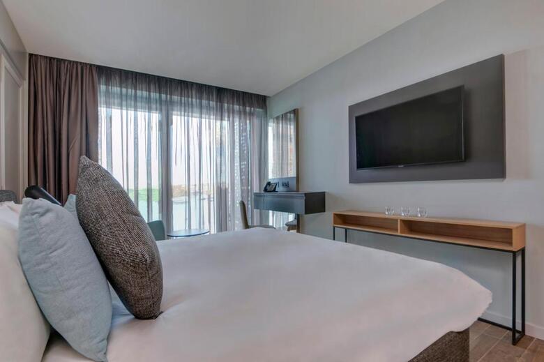 Land's End, Boutique Hotel
