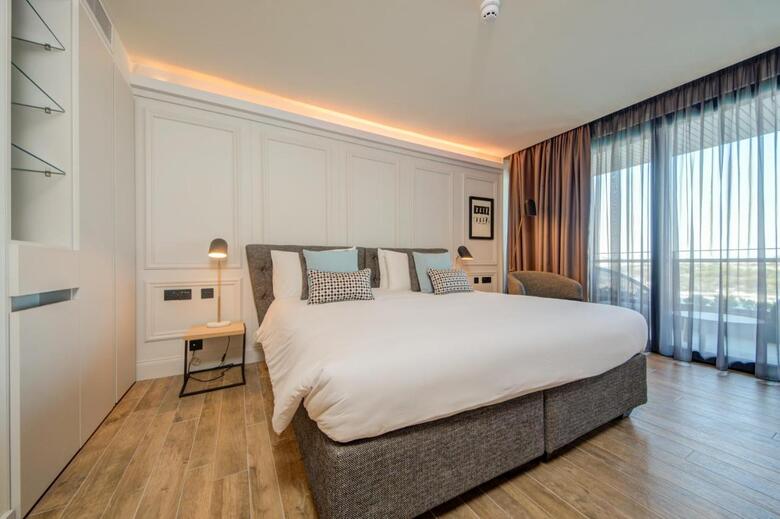 Land's End, Boutique Hotel