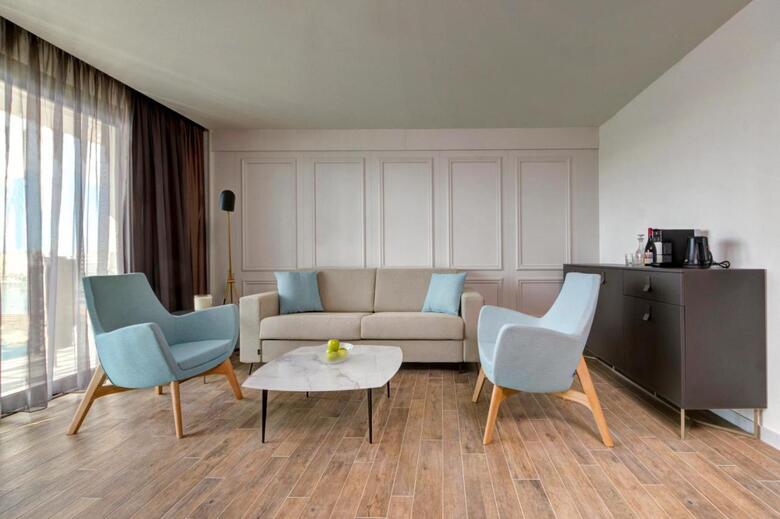 Land's End, Boutique Hotel
