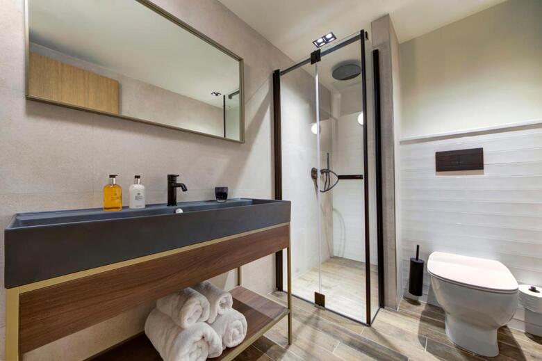 Land's End, Boutique Hotel