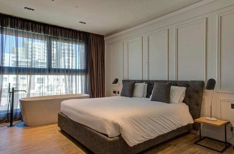 Land's End, Boutique Hotel