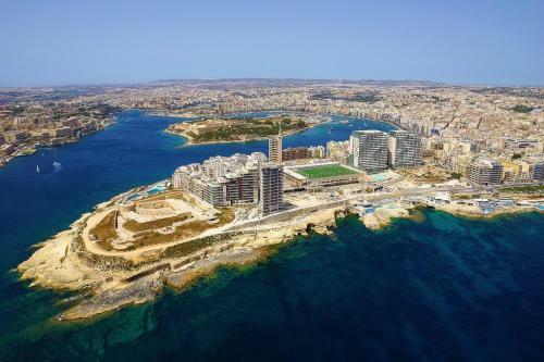 Luxury Apartment With Pool And Terrace, Top Location