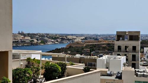 Luxury Apartment With Pool And Terrace, Top Location