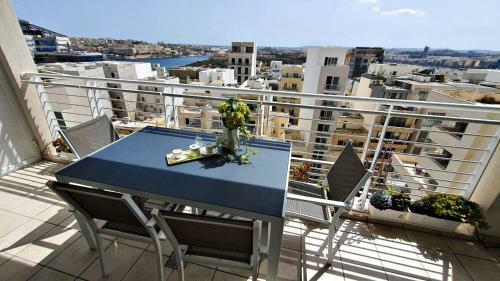 Luxury Apartment With Pool And Terrace, Top Location