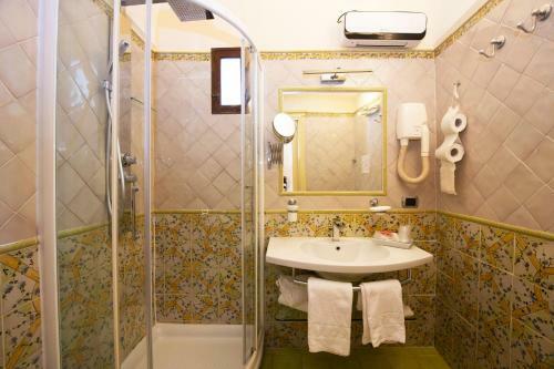 Hostal Residenza Del Duca Rooms & Apartments