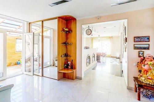 Nice Spacious Sunny House Near The Seaside