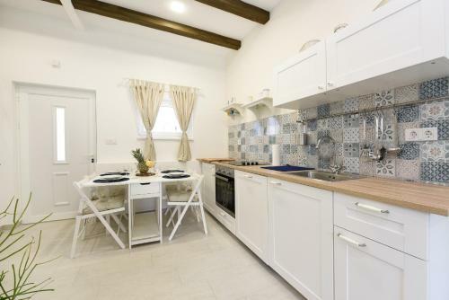 Apartmani Eladora