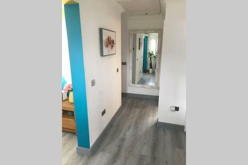 **hot Tub**eye Catching And Trendy**pet Friendly**
