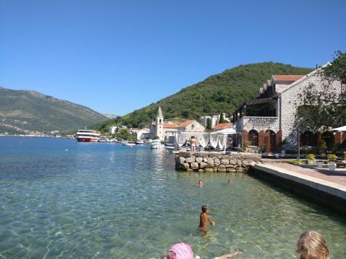 1 Bed Large Apartment Pool Ivy House - Tivat