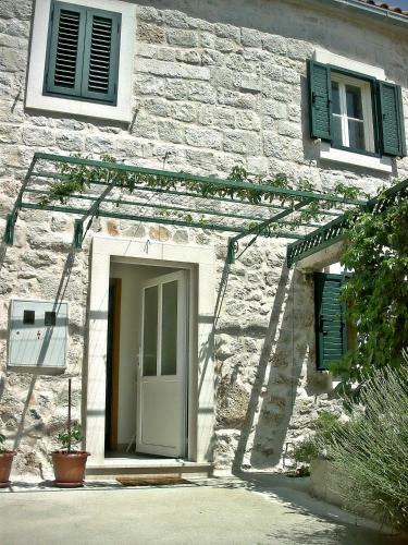 Apartment Cukarin A2 Bol-center, Croatia