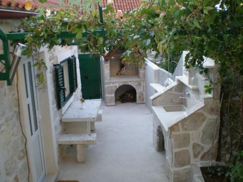 Apartment Menego A2 Bol-center, Croatia