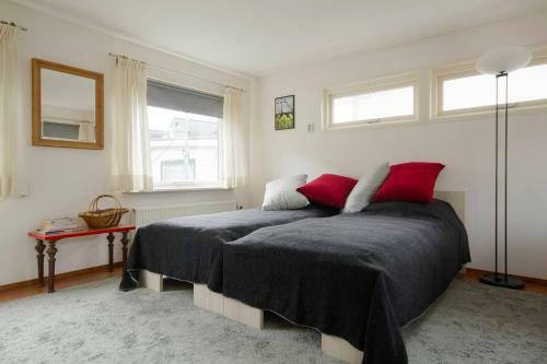 Studio On A Houseboat, Near City Centre!