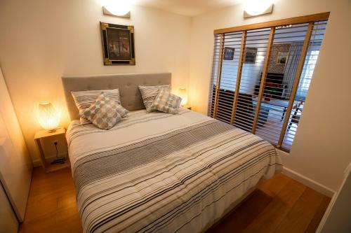 Central & Quiet Canal Apartment