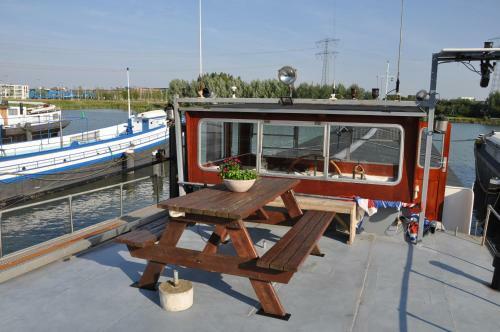 Private Lodge On Houseboat Amsterdam
