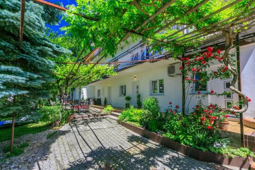 Apartments Mare & Bartol