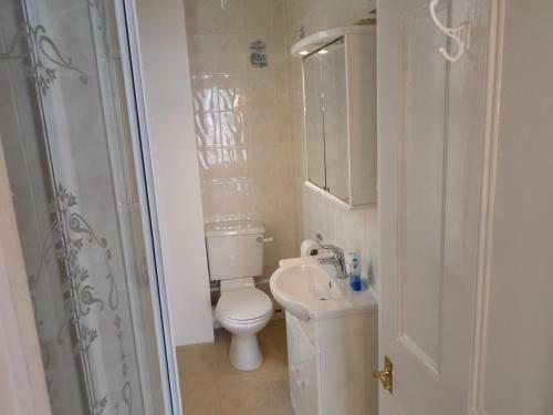 Hostal Atini Guest House