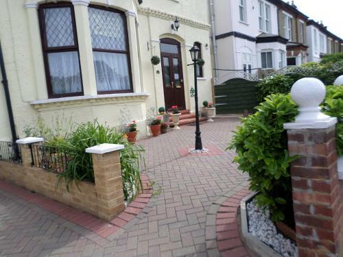 Hostal Atini Guest House