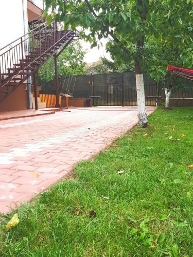 Hostal Apulum Gardens