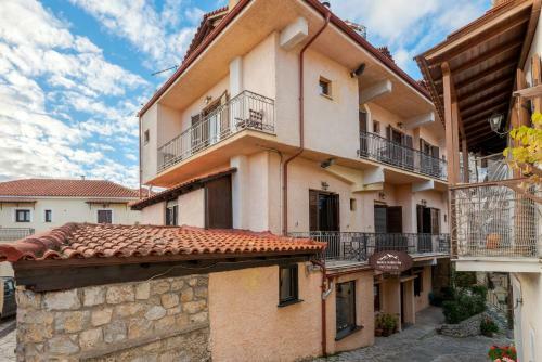 Hostal Nostos Suites By White Hills