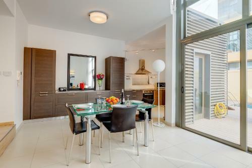 Duplex Luxury Apartment In Portomaso With Pool