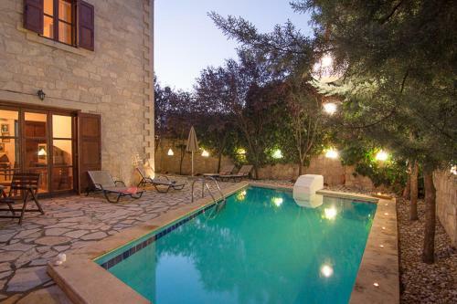 Sarris Villa, A Country Side Villa!