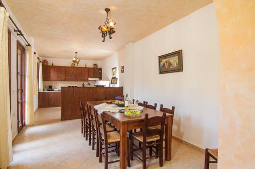 Sarris Villa, A Country Side Villa!