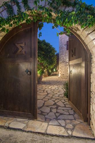 Sarris Villa, A Country Side Villa!