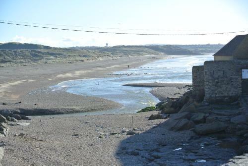 Villa Face A La Mer , L Artiste