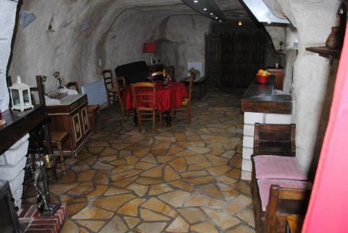 Gite " Le Troglo Des 3 Ch�teaux "