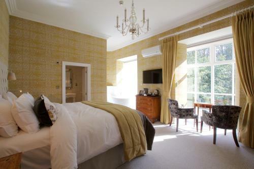 Storrs Hall Hotel
