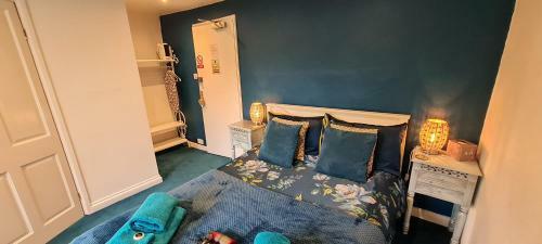 Hostal Holly Cottages