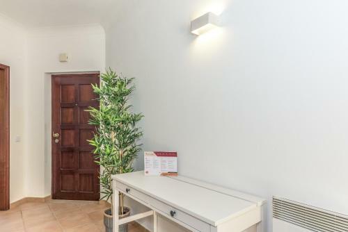 Flh Praia Da Luz Apartment With Pool